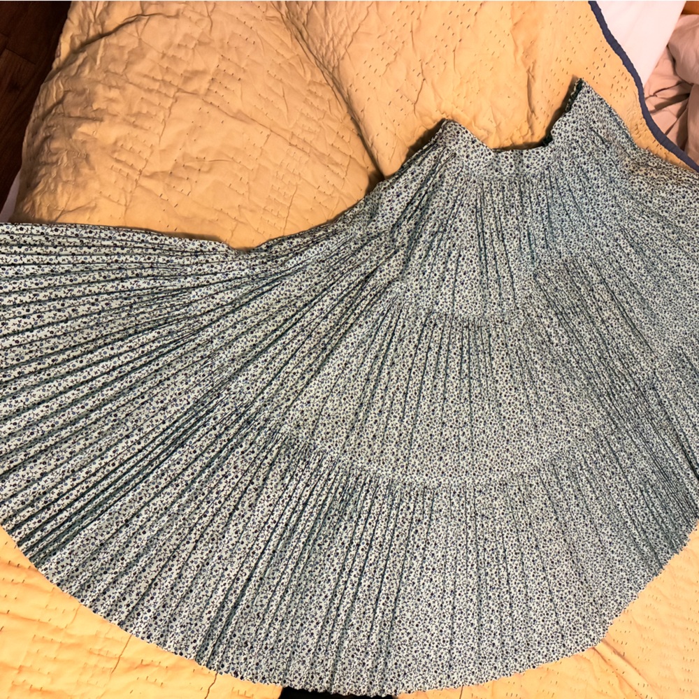 EUC Martha of Taos Mini- Floral tiffany blue Broomstick skirt. Stunning!